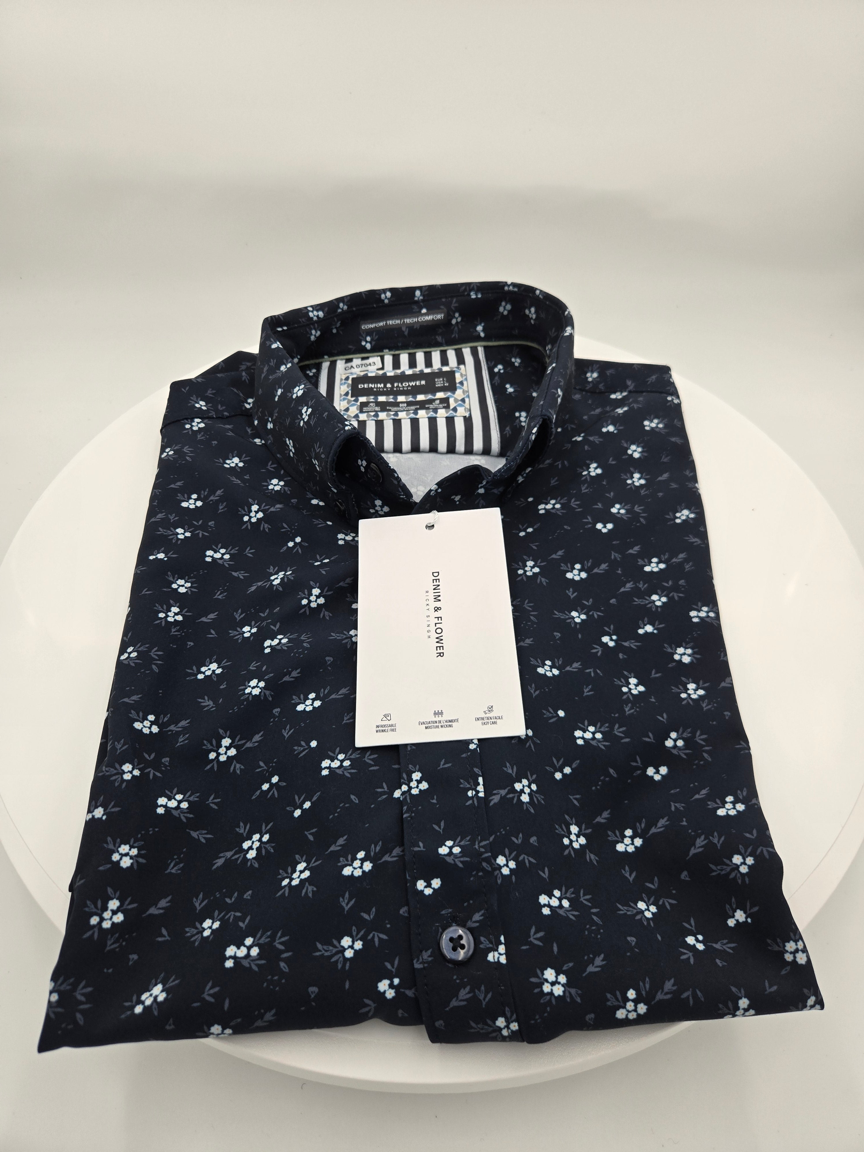 Denim & Flower Ricky Singh Short Sleeve Shirt - Size: Large; Length: 28 in (71.1 cm); Chest Width (Pit to Pit): 21.5 in (54.6 cm)  Weight: 0.195 kg ; ✔ New with original retail tags attached.