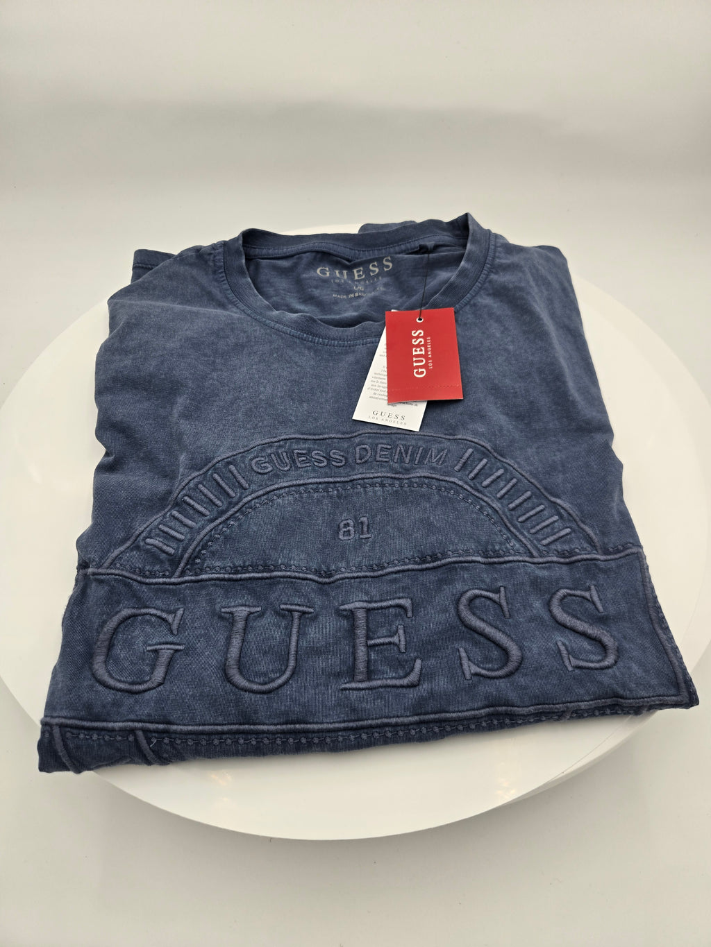 Guess Denim Embroidered Logo T-Shirt – (Length: 28 in (71.1 cm) : Chest Width (Pit to Pit): 20 in (50.8 cm) : Weight: 0.164 kg) ✔ New with original GUESS tags attached.Vintage Blue | Large | Made in Bangladesh | Curator's Choice