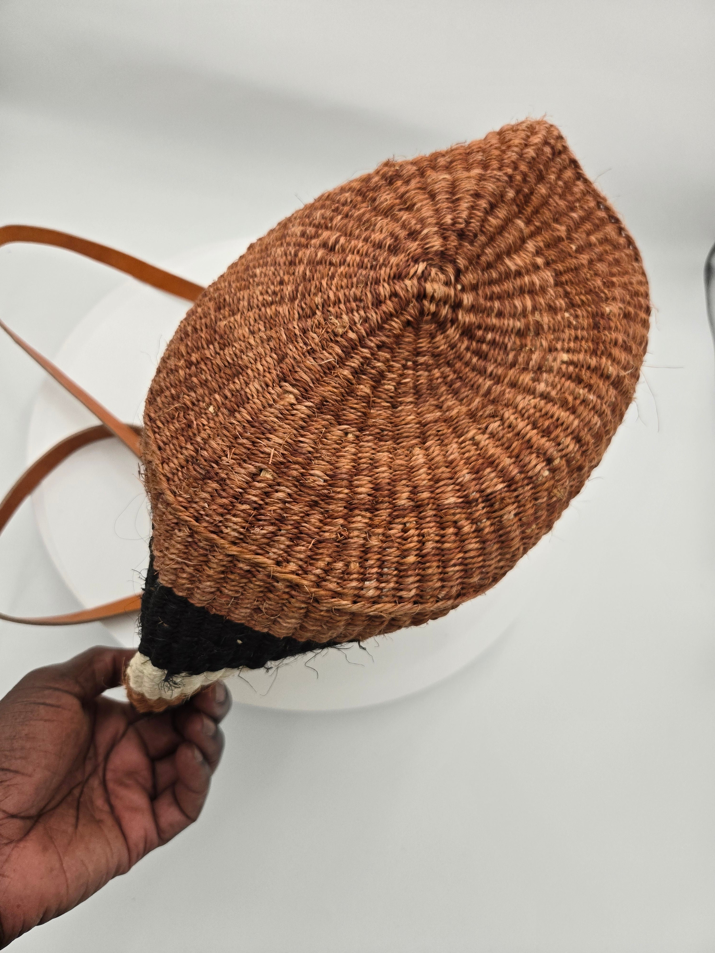 Handwoven Kenyan Sisal Tote Basket with Genuine Leather Handles & Zipper – 29 cm H × 35 cm W – 0.583 kg