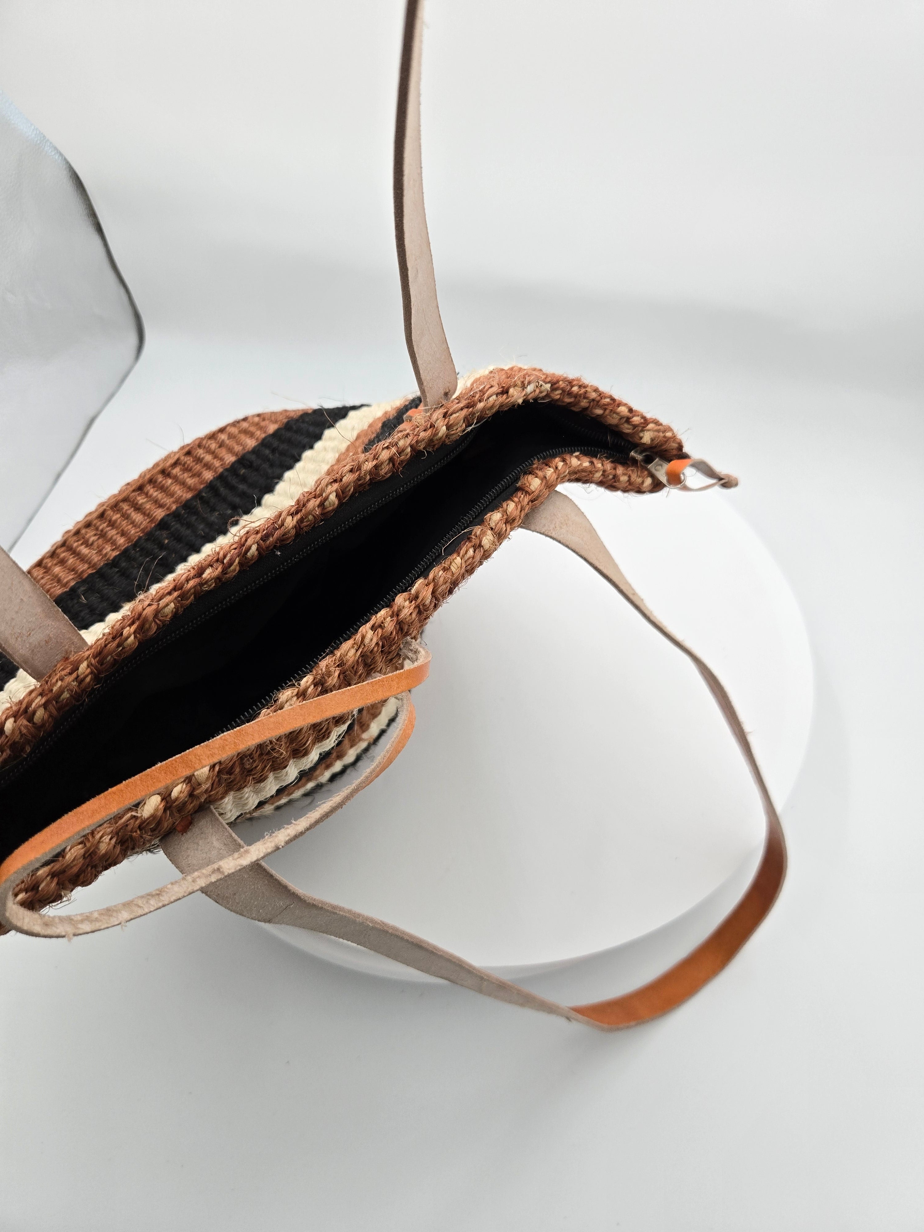Handwoven Kenyan Sisal Tote Basket with Genuine Leather Handles & Zipper – 29 cm H × 35 cm W – 0.583 kg
