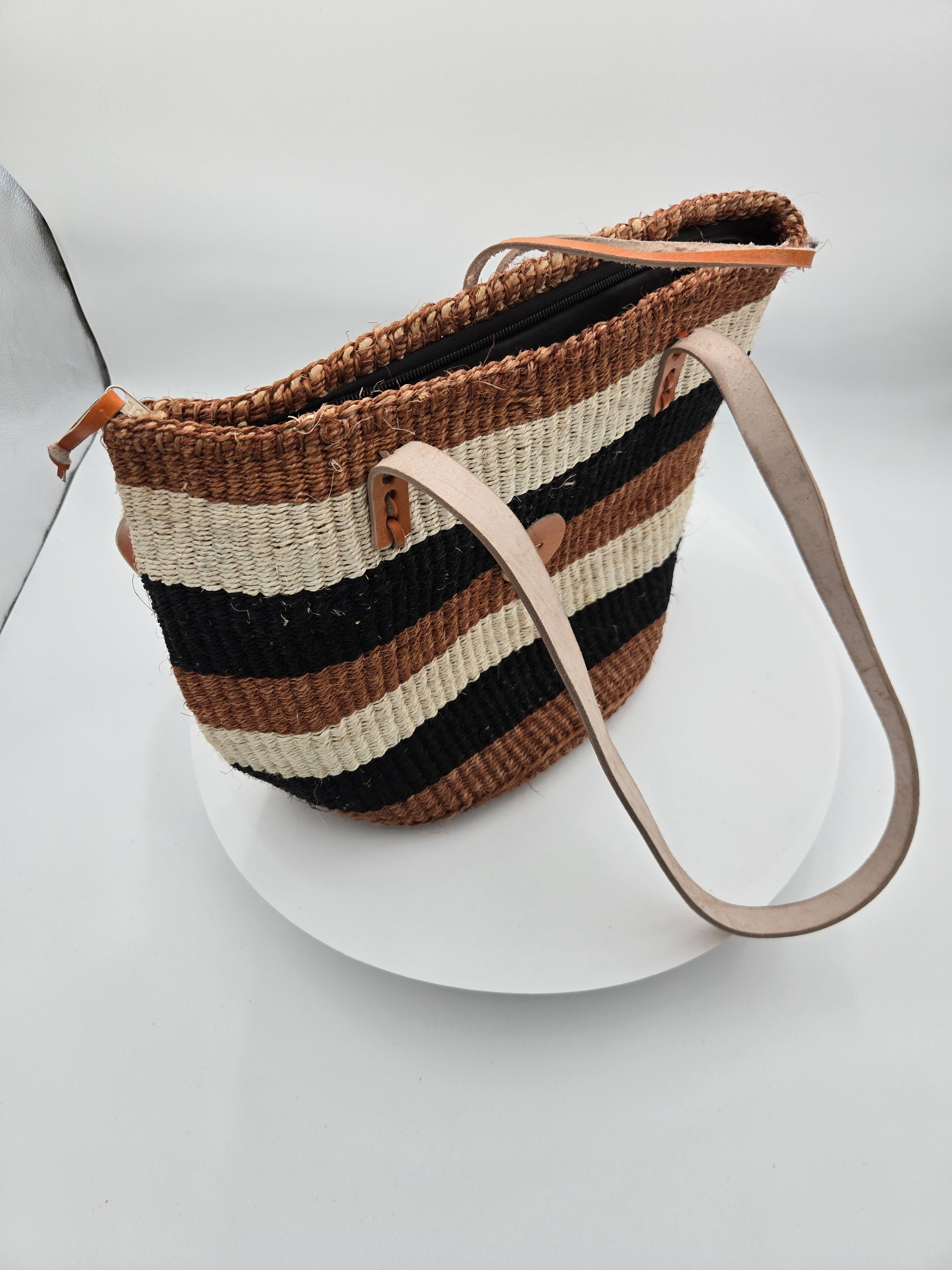 Handwoven Kenyan Sisal Tote Basket with Genuine Leather Handles & Zipper – 29 cm H × 35 cm W – 0.583 kg