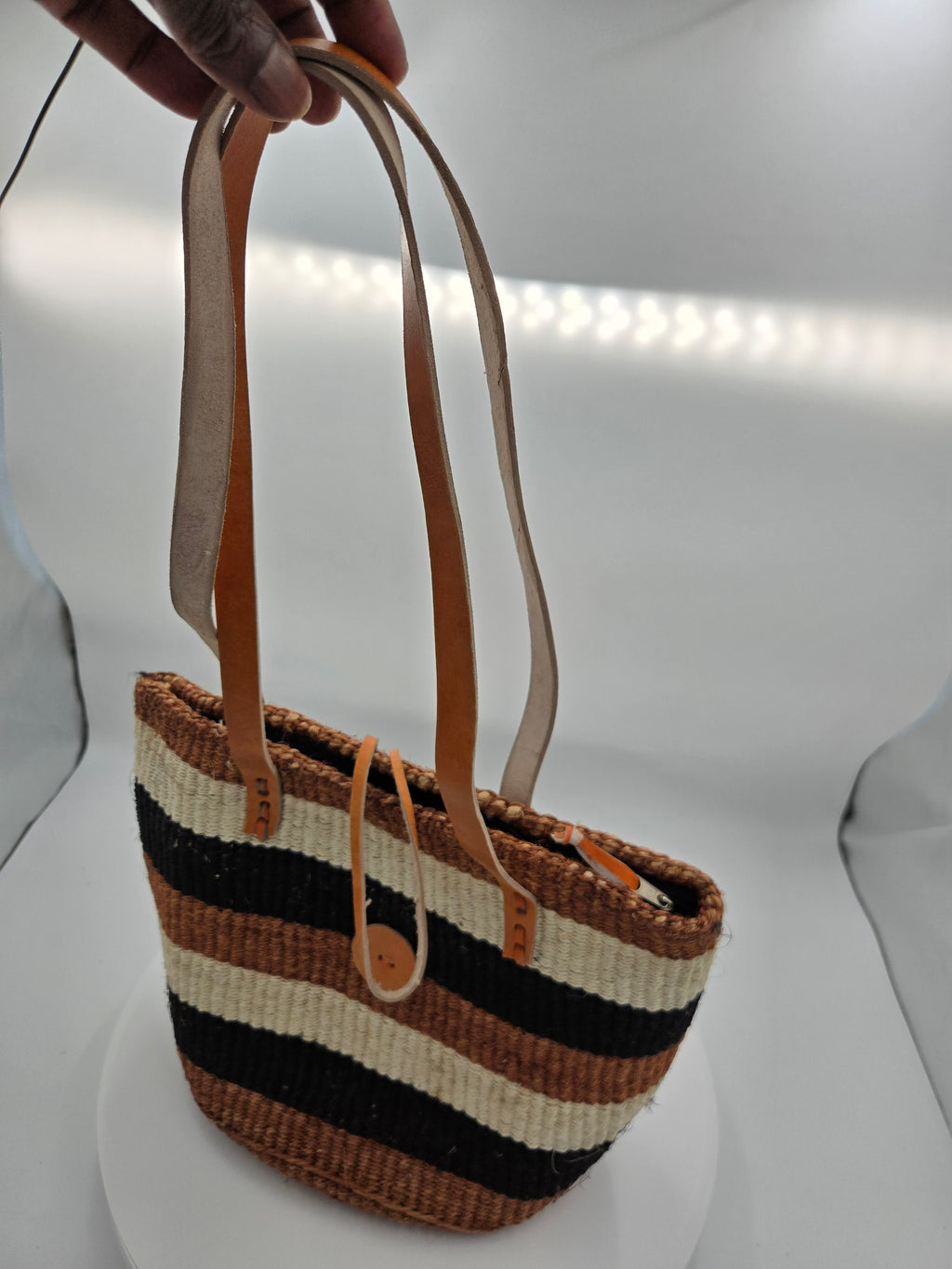 Handwoven Kenyan Sisal Tote Basket with Genuine Leather Handles & Zipper – 29 cm H × 35 cm W – 0.583 kg