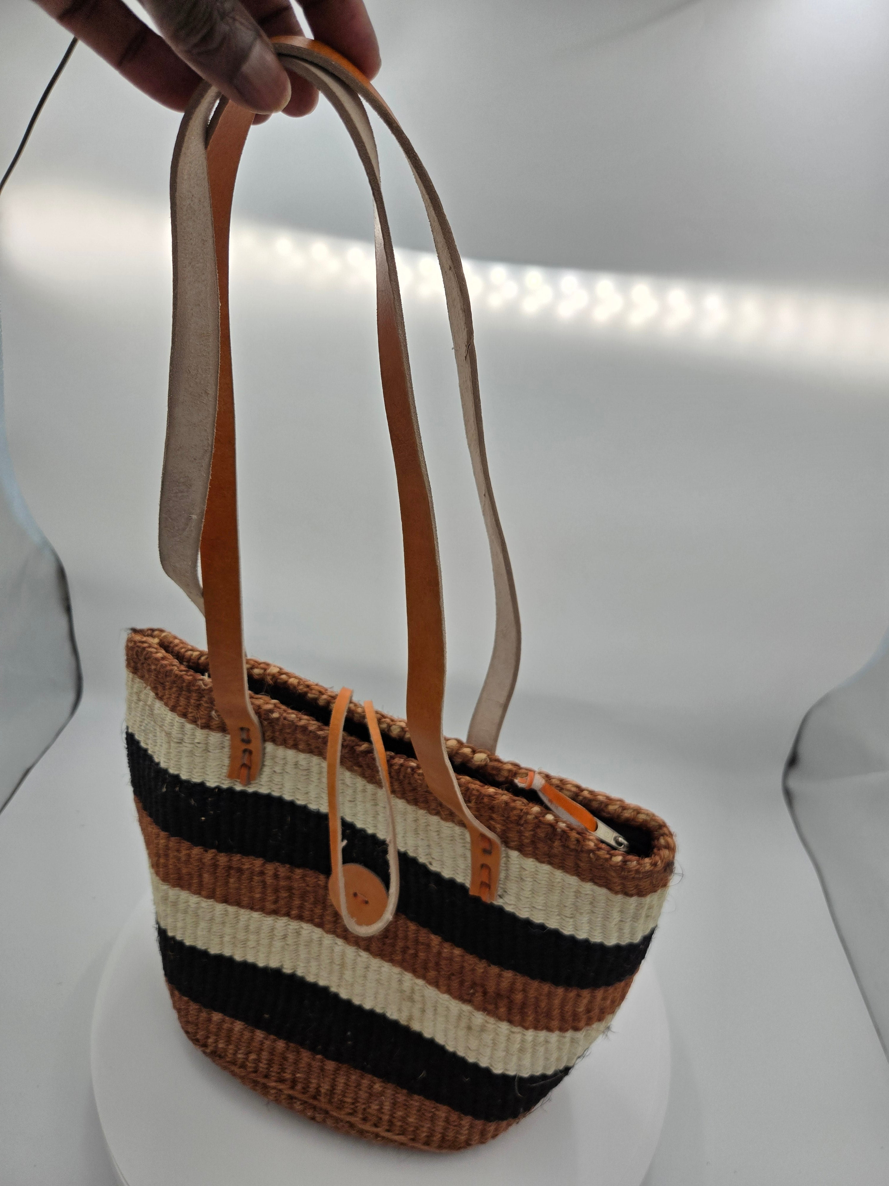 Handwoven Kenyan Sisal Tote Basket with Genuine Leather Handles & Zipper – 29 cm H × 35 cm W – 0.583 kg