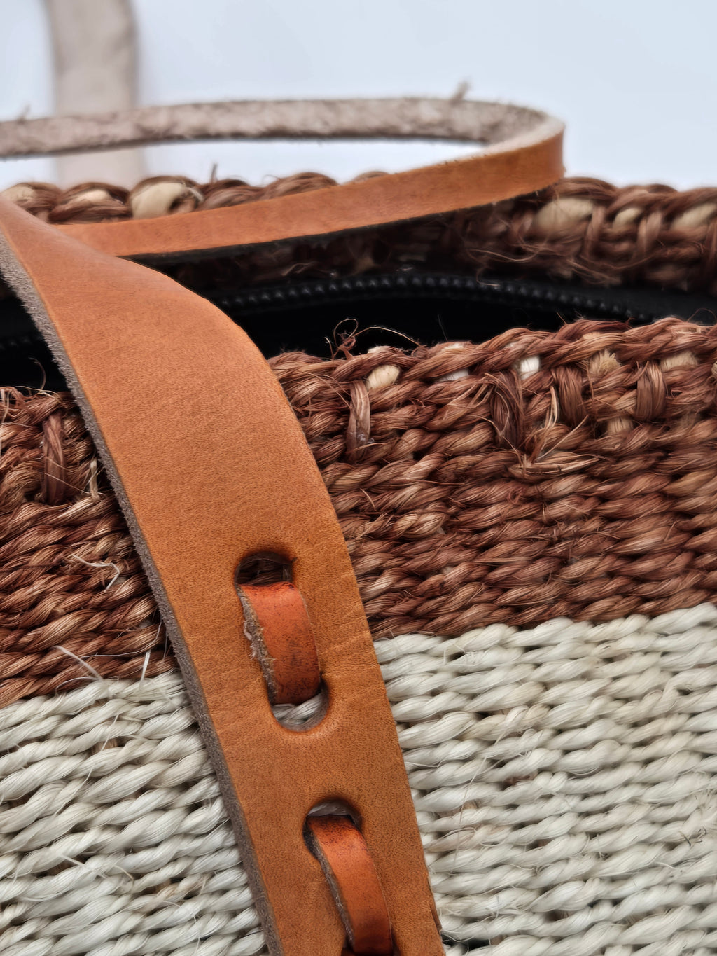 Handwoven Kenyan Sisal Tote Basket with Genuine Leather Handles & Zipper – 29 cm H × 35 cm W – 0.583 kg