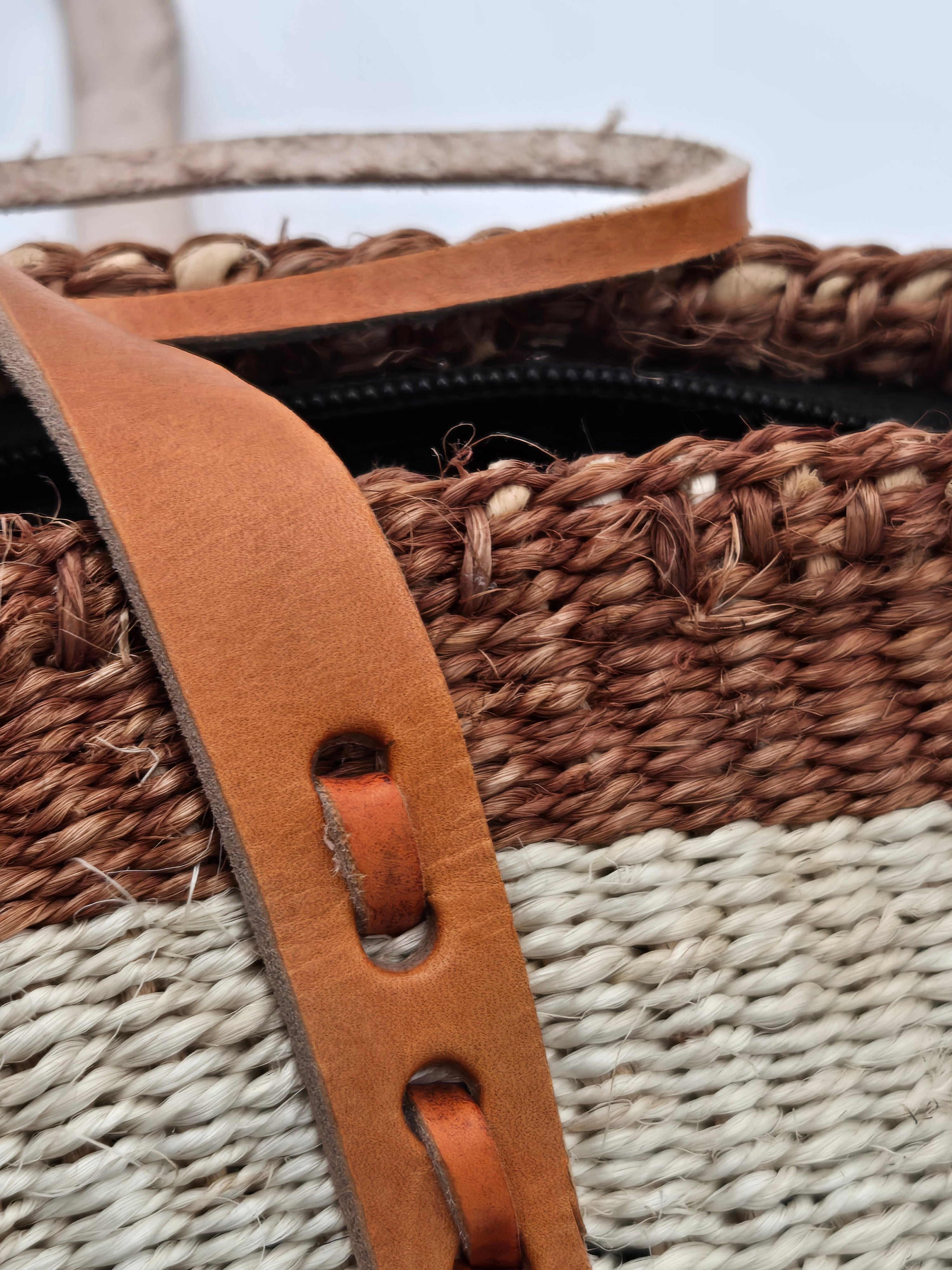 Handwoven Kenyan Sisal Tote Basket with Genuine Leather Handles & Zipper – 29 cm H × 35 cm W – 0.583 kg