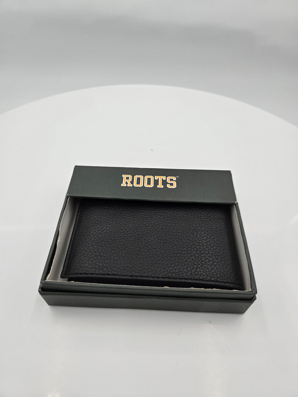 Roots Genuine Leather Bifold Wallet – Black | Curator's Choice