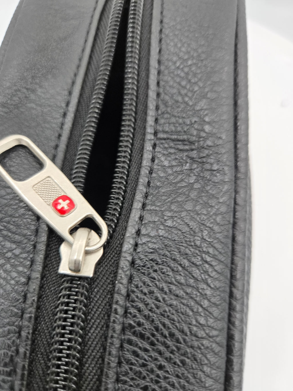 Swiss Gear Men’s Toiletry Travel Bag – Black PU | 24 × 10.5 × 15 cm | 0.272kg