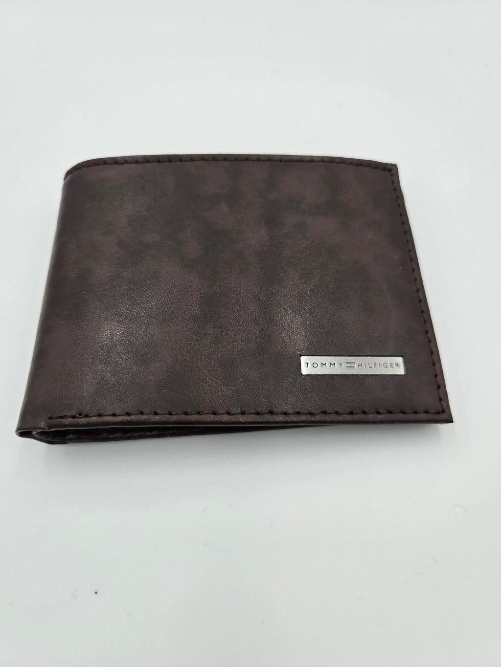 Tommy Hilfiger Men’s Genuine Leather Slimfold Wallet – Chocolate Brown