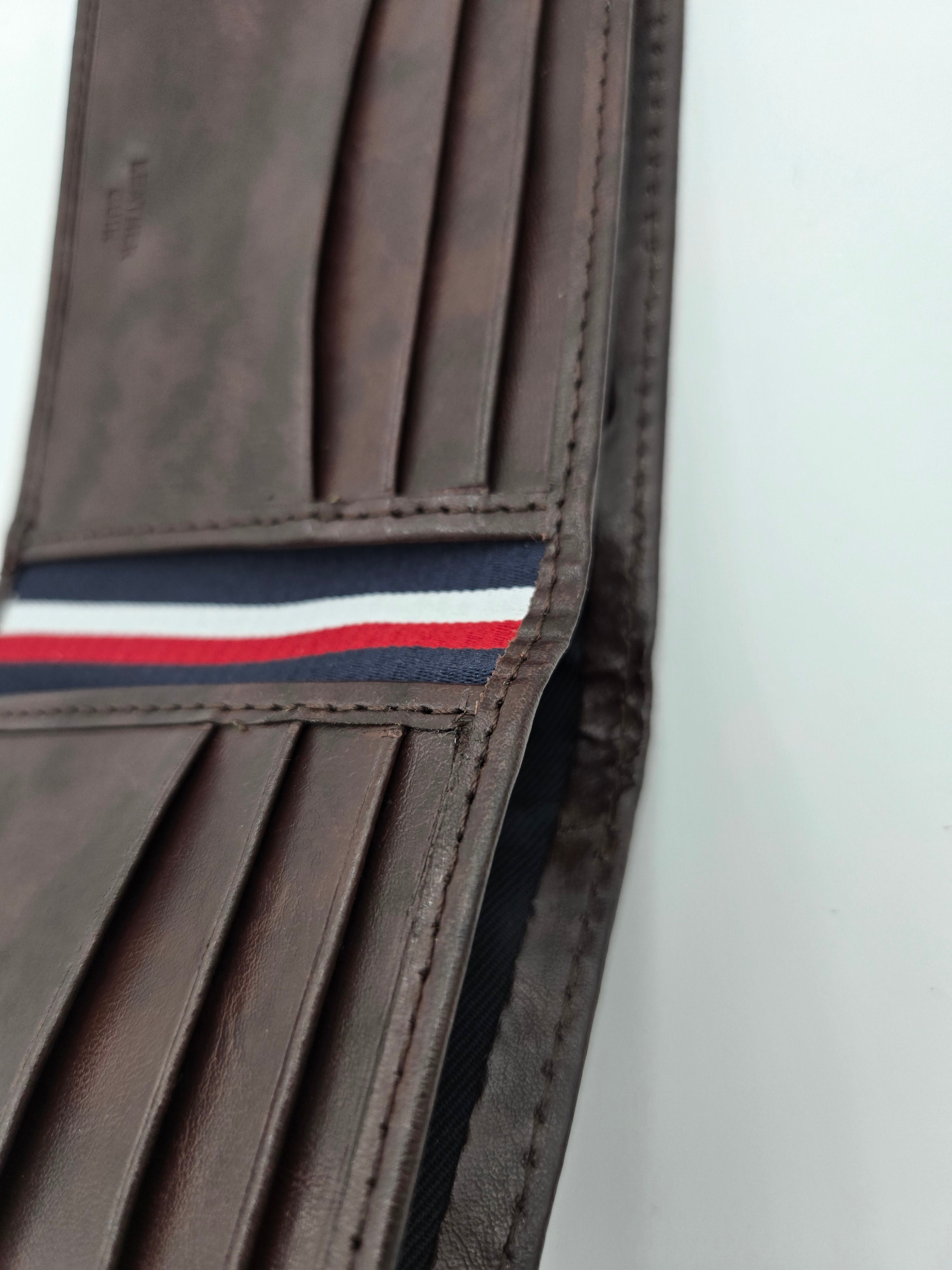 Tommy Hilfiger Men’s Genuine Leather Slimfold Wallet – Chocolate Brown