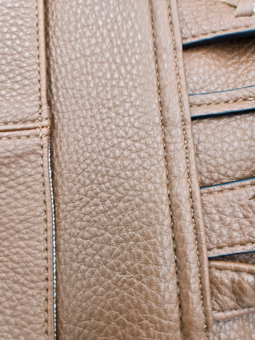 Empresia Approved Vegan Ladies Travel Bag – Haute Fashion Products | Cognac Brown | 33 × 34 cm | 0.646 kg