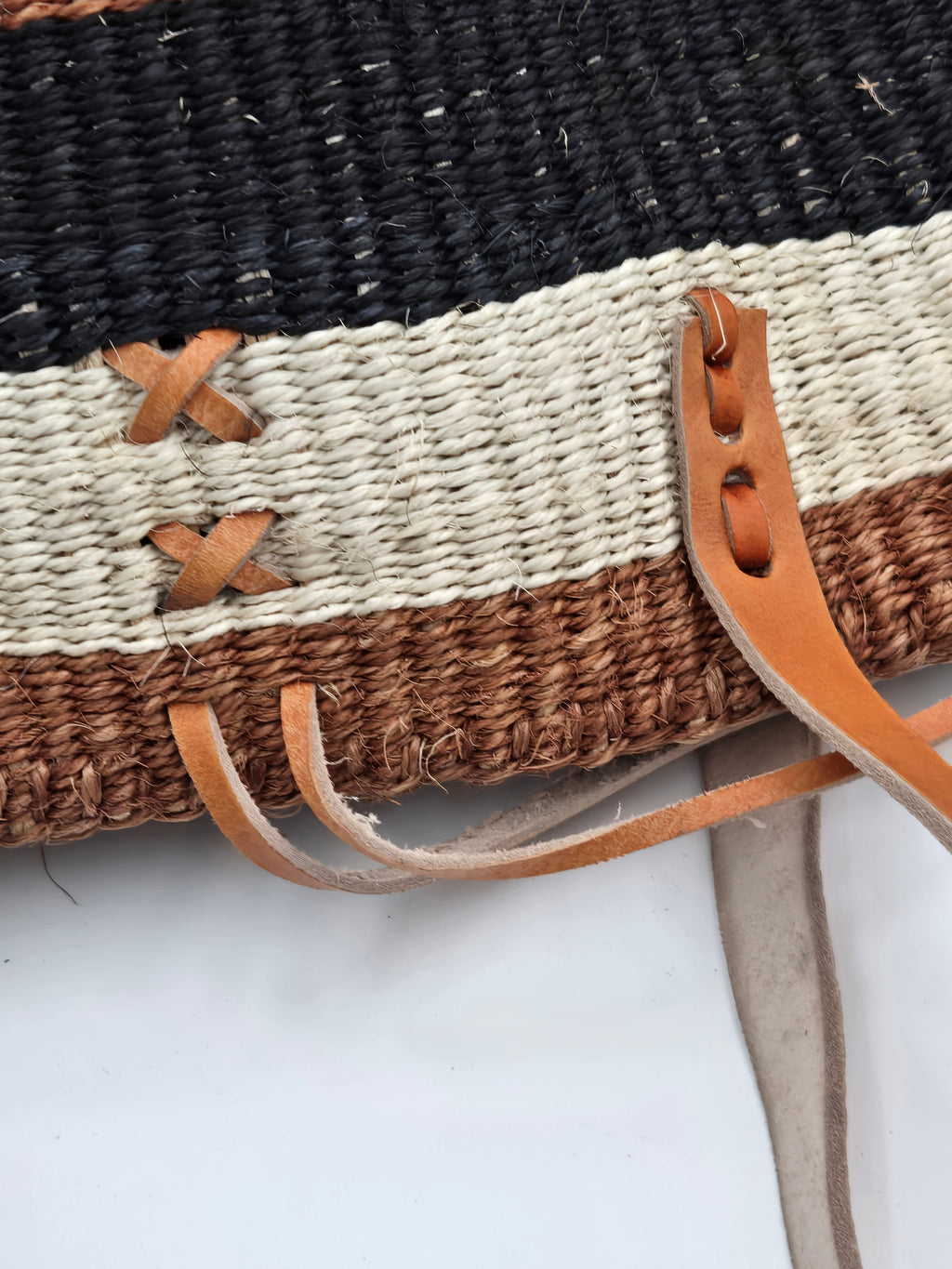 Handwoven Kenyan Sisal Tote Basket with Genuine Leather Handles & Zipper – 29 cm H × 35 cm W – 0.583 kg