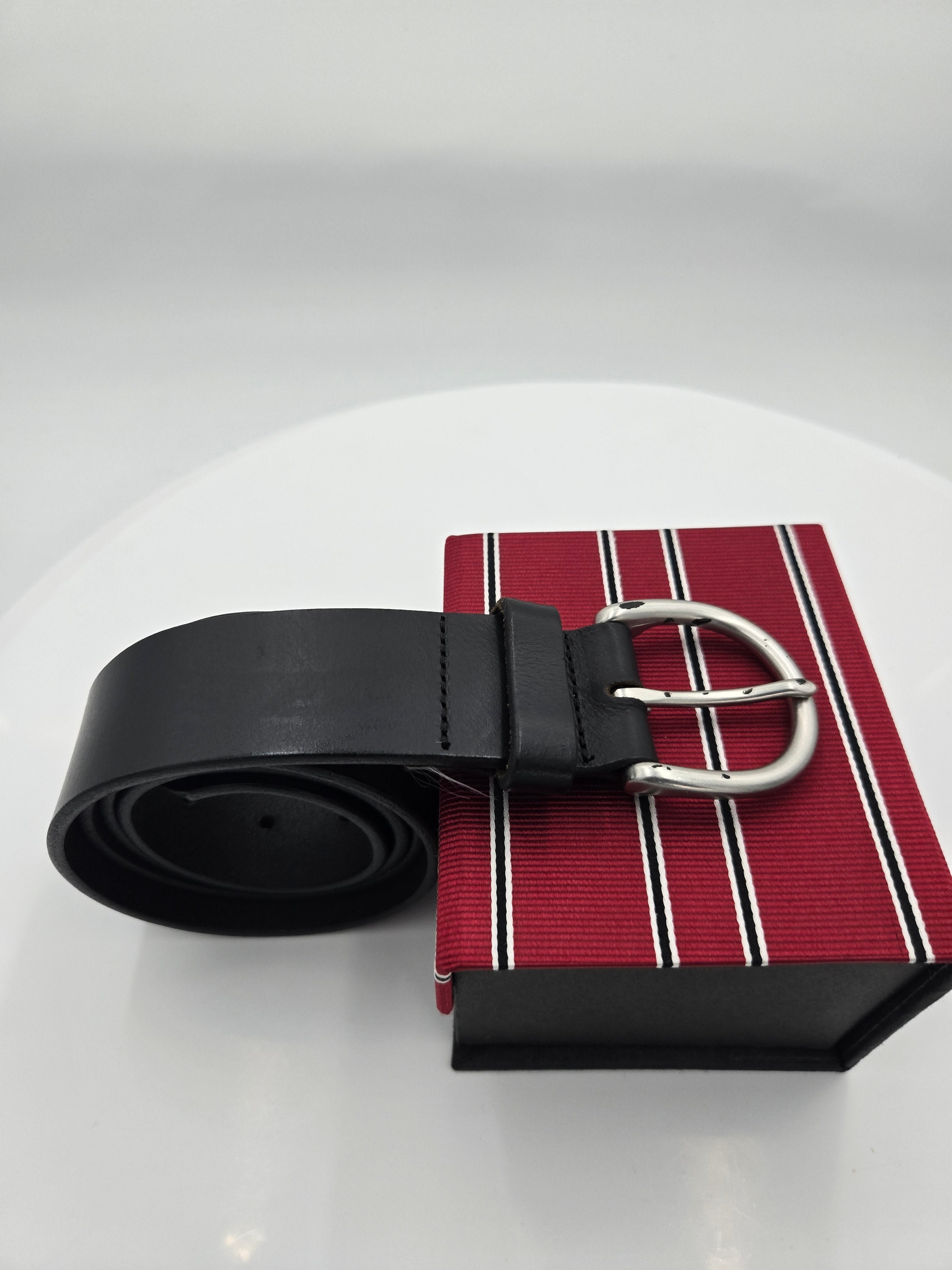 Classic Black Genuine Leather Belt | Men's Size 34" Waist | 1.5" Wide | 0.179 kg |Black | Curator's Choice