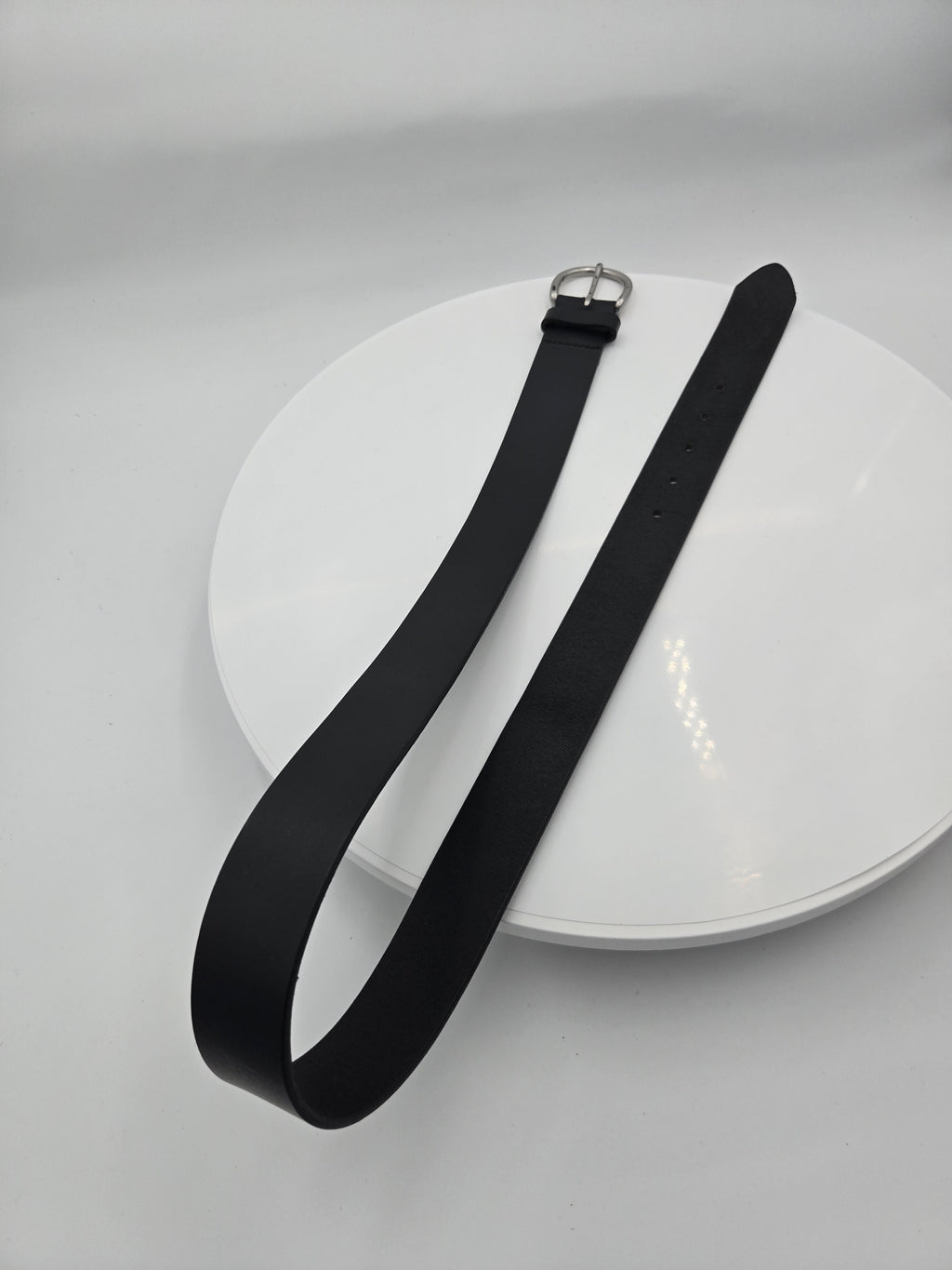 Classic Black Genuine Leather Belt | Men's Size 34" Waist | 1.5" Wide | 0.179 kg |Black | Curator's Choice