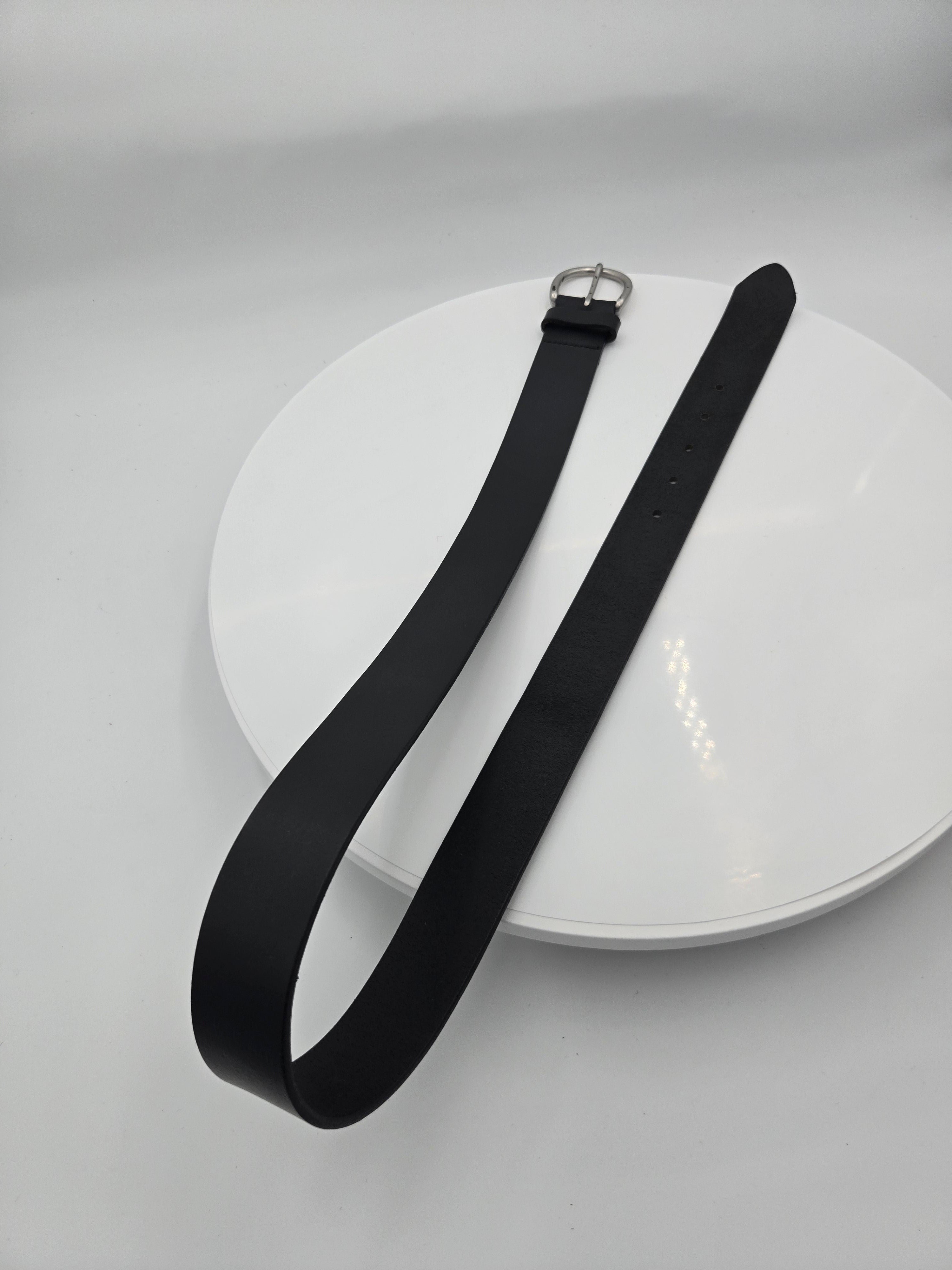 Classic Black Genuine Leather Belt | Men's Size 34" Waist | 1.5" Wide | 0.179 kg |Black | Curator's Choice