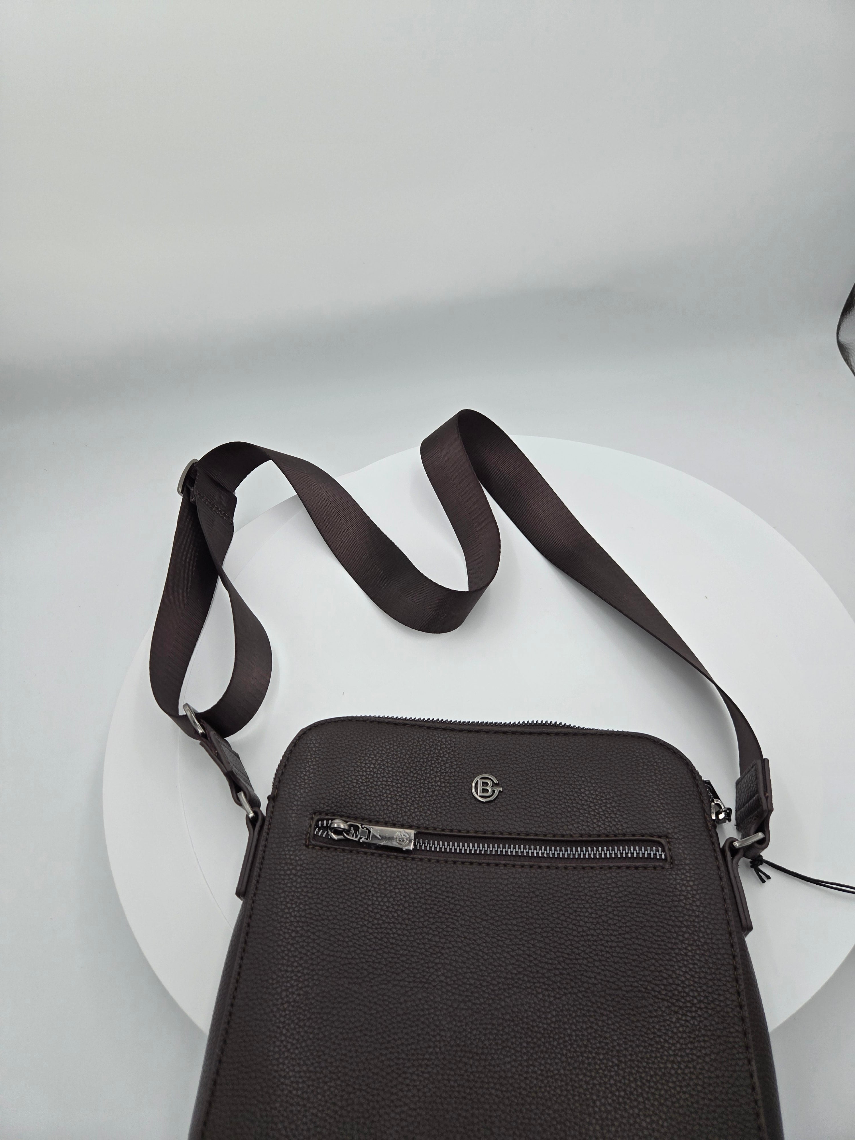 RUSS Men’s PETA-Approved Vegan Crossbody Bag – Chocolate Brown