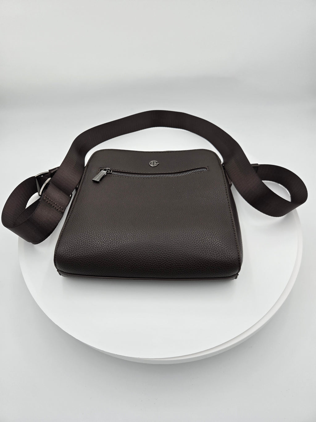 RUSS Men’s PETA-Approved Vegan Crossbody Bag – Chocolate Brown